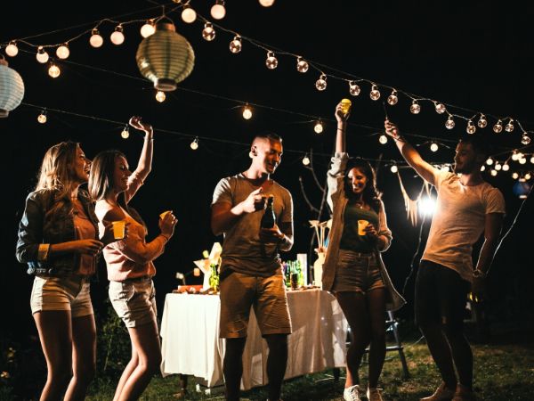 Ekologiczne rozwiązania w ogrodzie – Jak zorganizować przyjęcie na świeżym powietrzu z dbałością o środowisko?