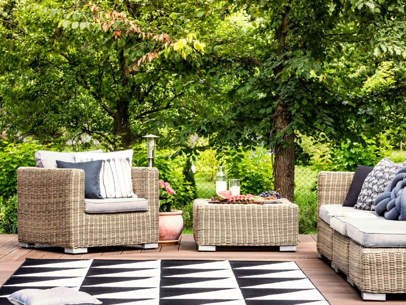 Jak zadbać o czystość mebli ogrodowych po zimie?